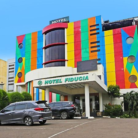 Super Oyo Townhouse Oak Hotel Fiducia Serpong Eksteriør bilde