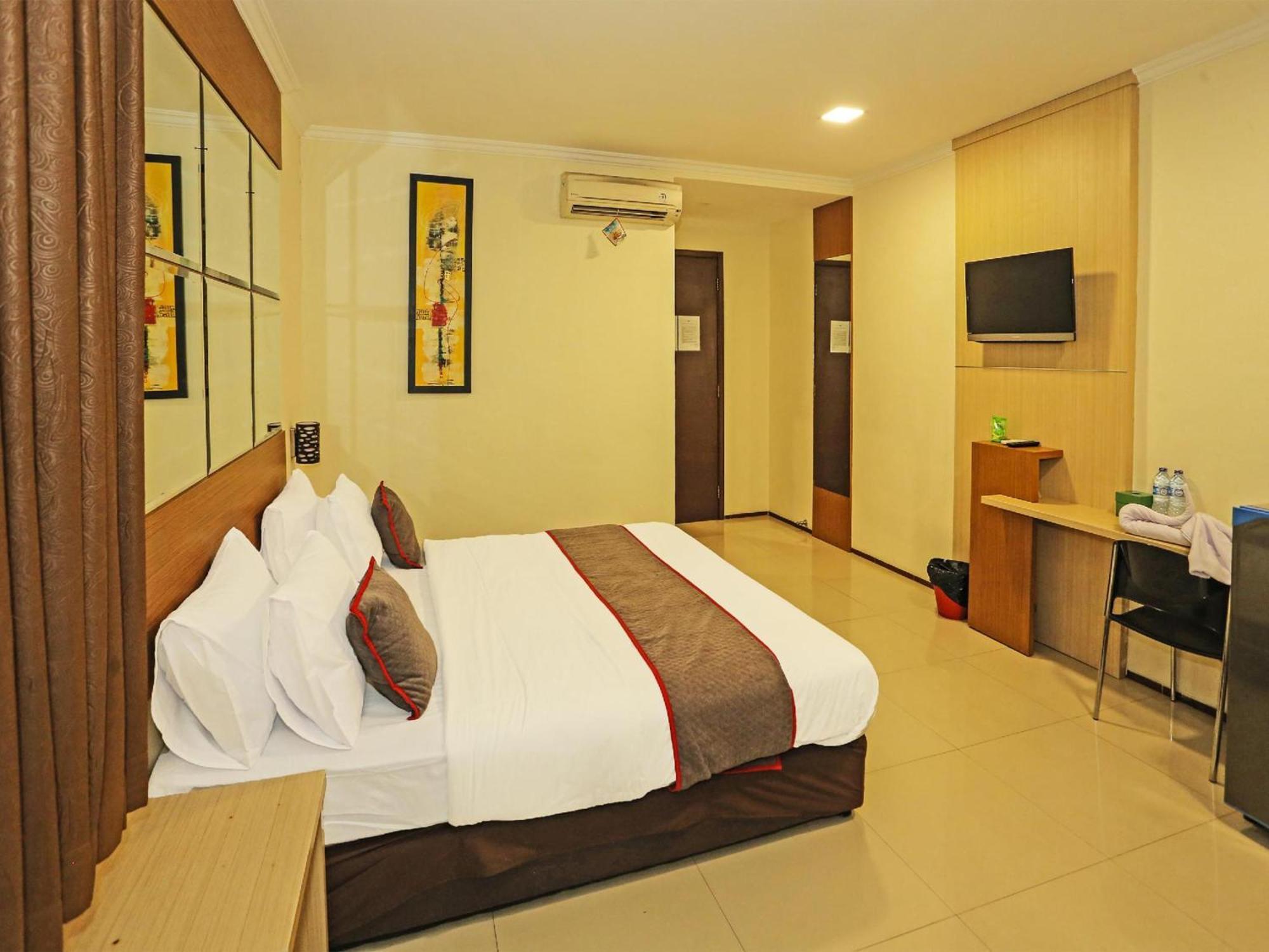 Super Oyo Townhouse Oak Hotel Fiducia Serpong Eksteriør bilde