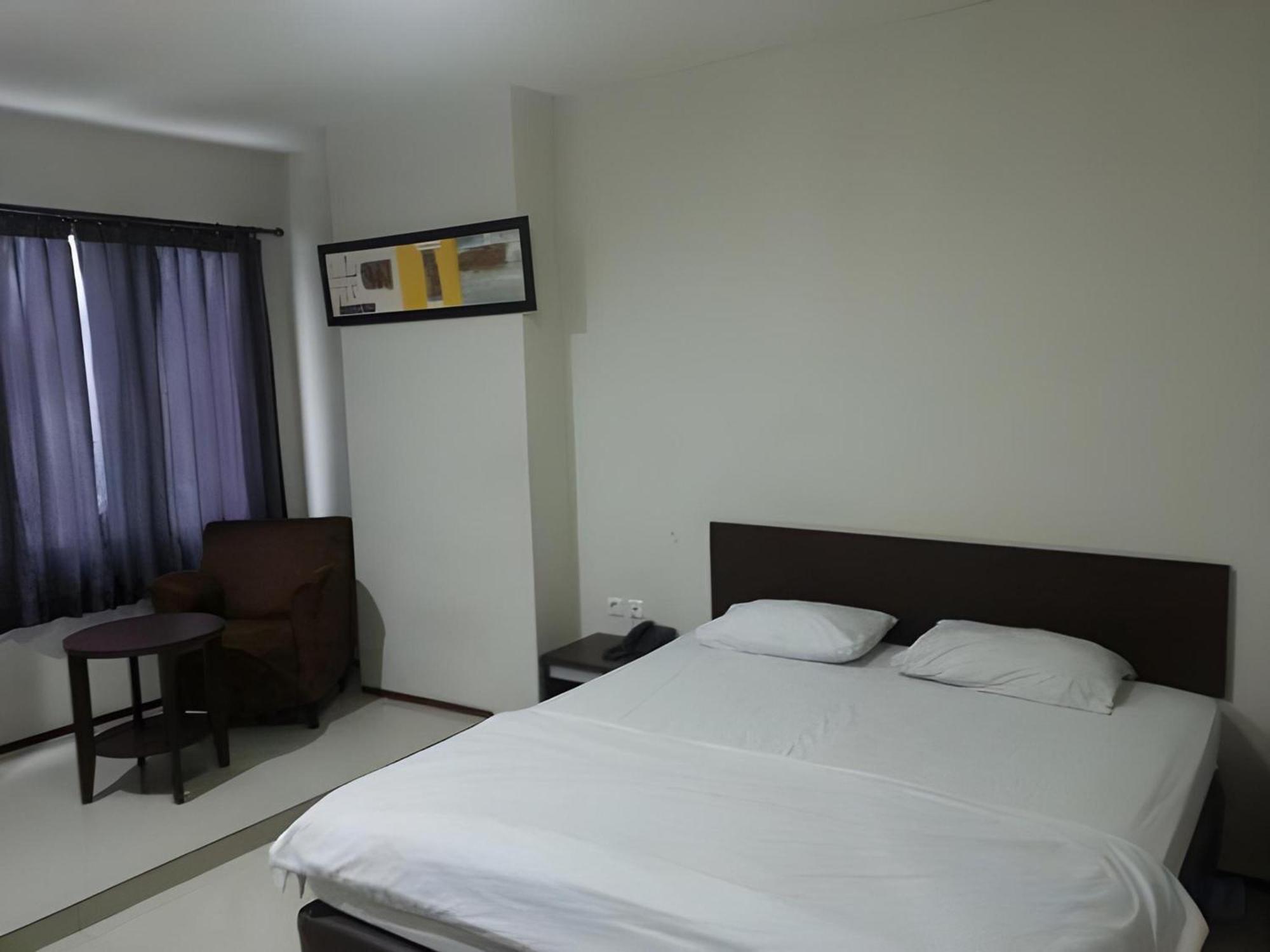 Super Oyo Townhouse Oak Hotel Fiducia Serpong Eksteriør bilde
