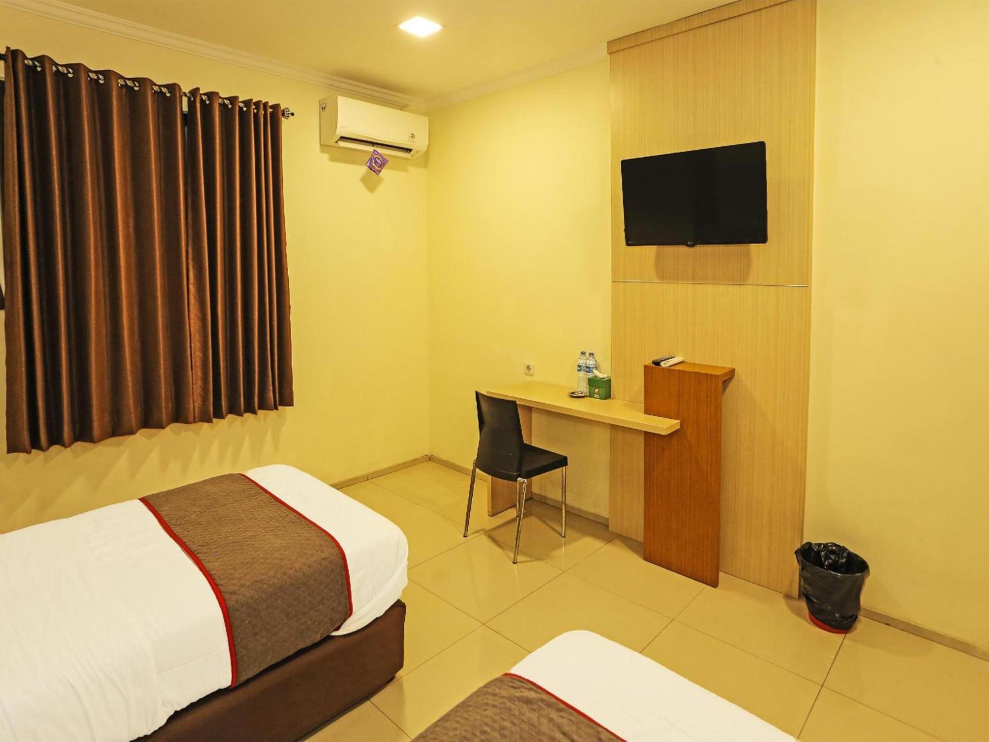 Super Oyo Townhouse Oak Hotel Fiducia Serpong Eksteriør bilde