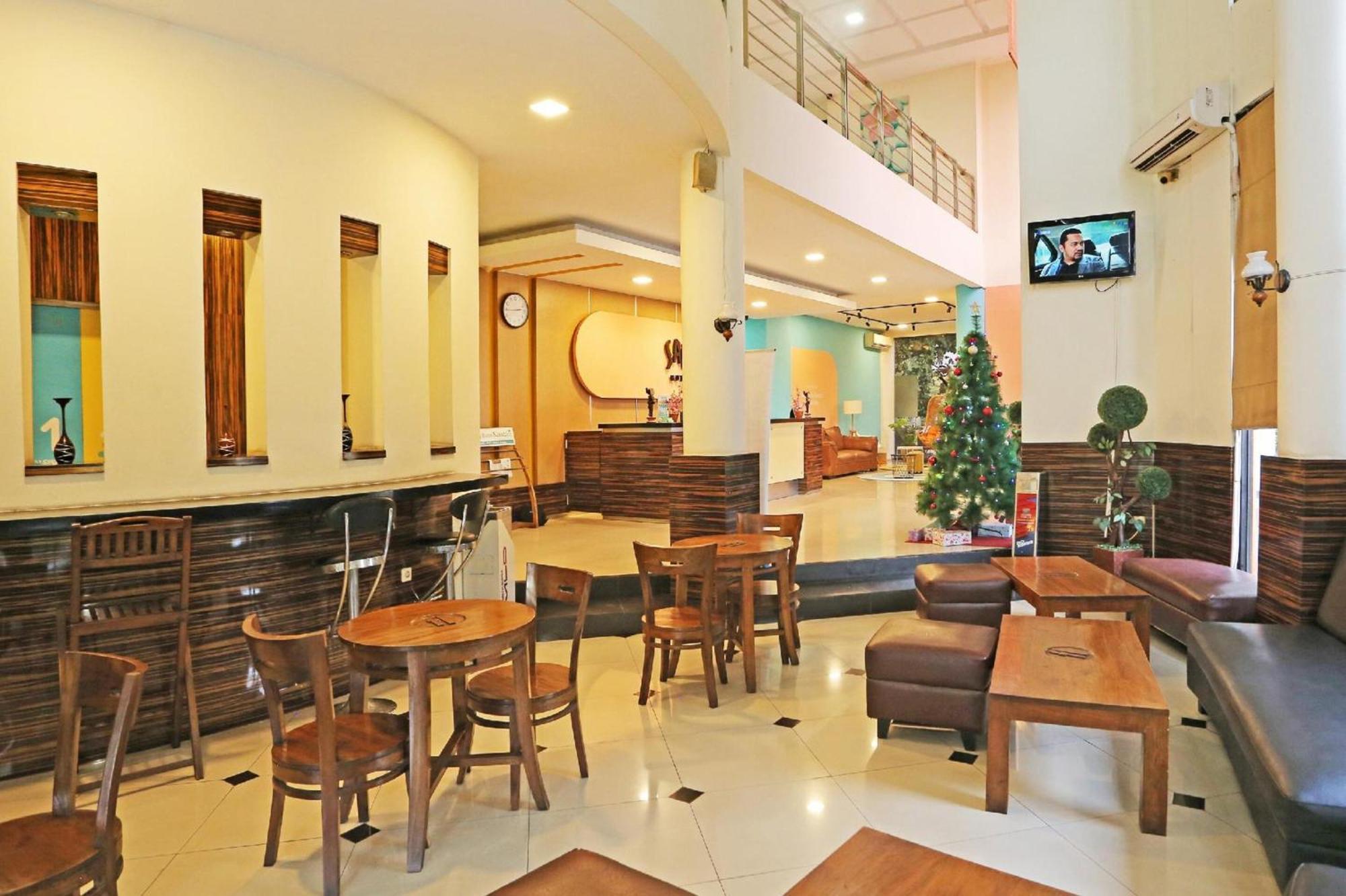 Super Oyo Townhouse Oak Hotel Fiducia Serpong Eksteriør bilde