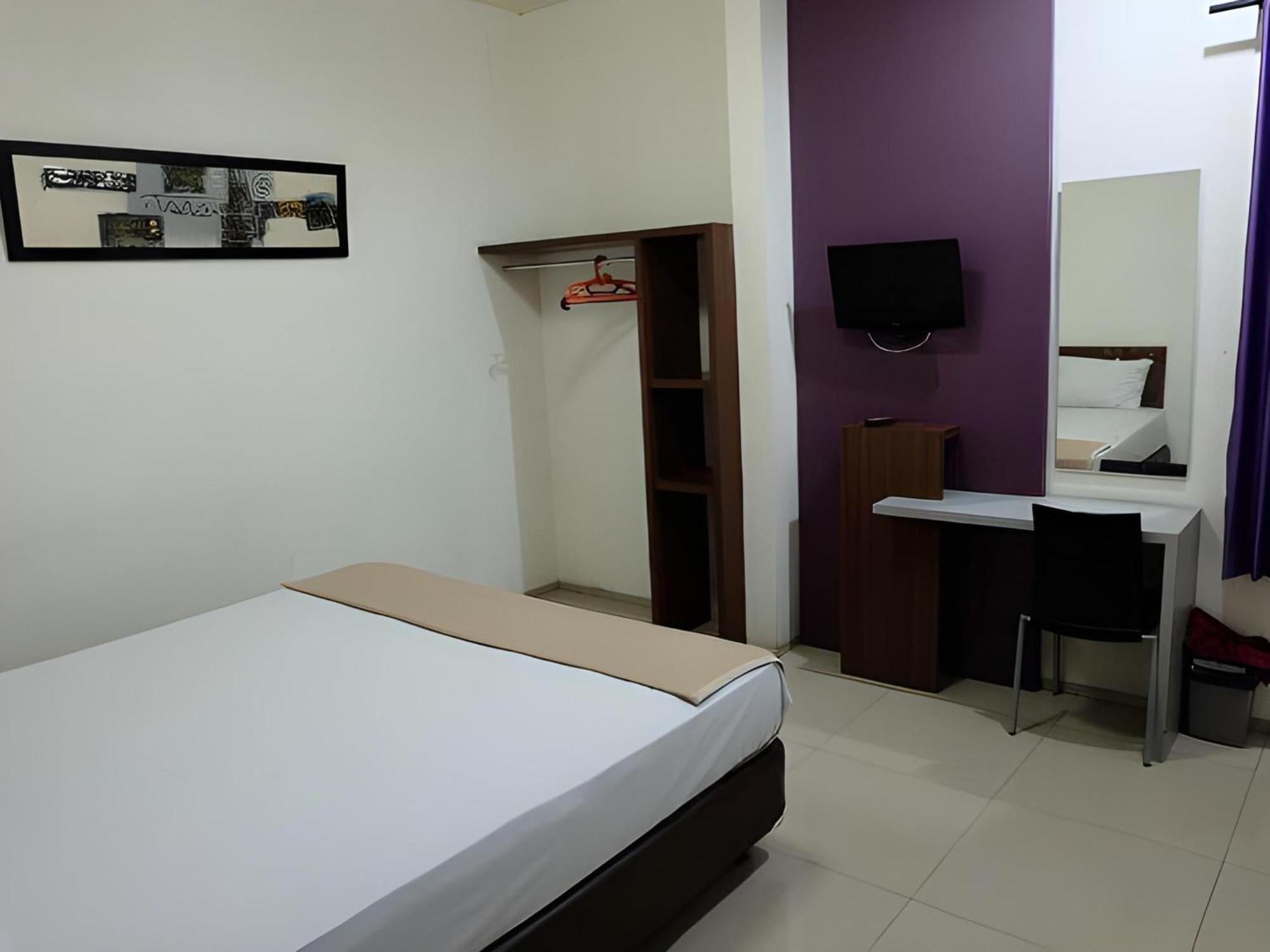 Super Oyo Townhouse Oak Hotel Fiducia Serpong Eksteriør bilde