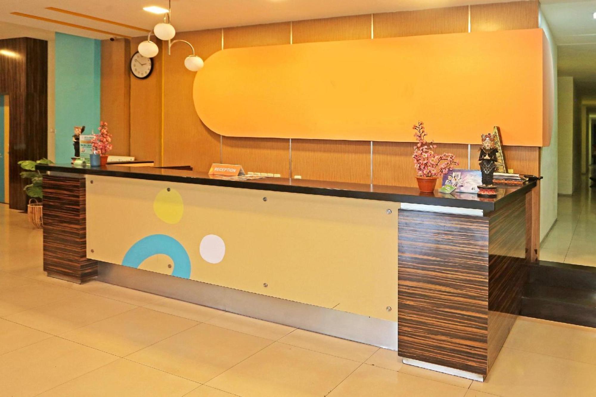 Super Oyo Townhouse Oak Hotel Fiducia Serpong Eksteriør bilde