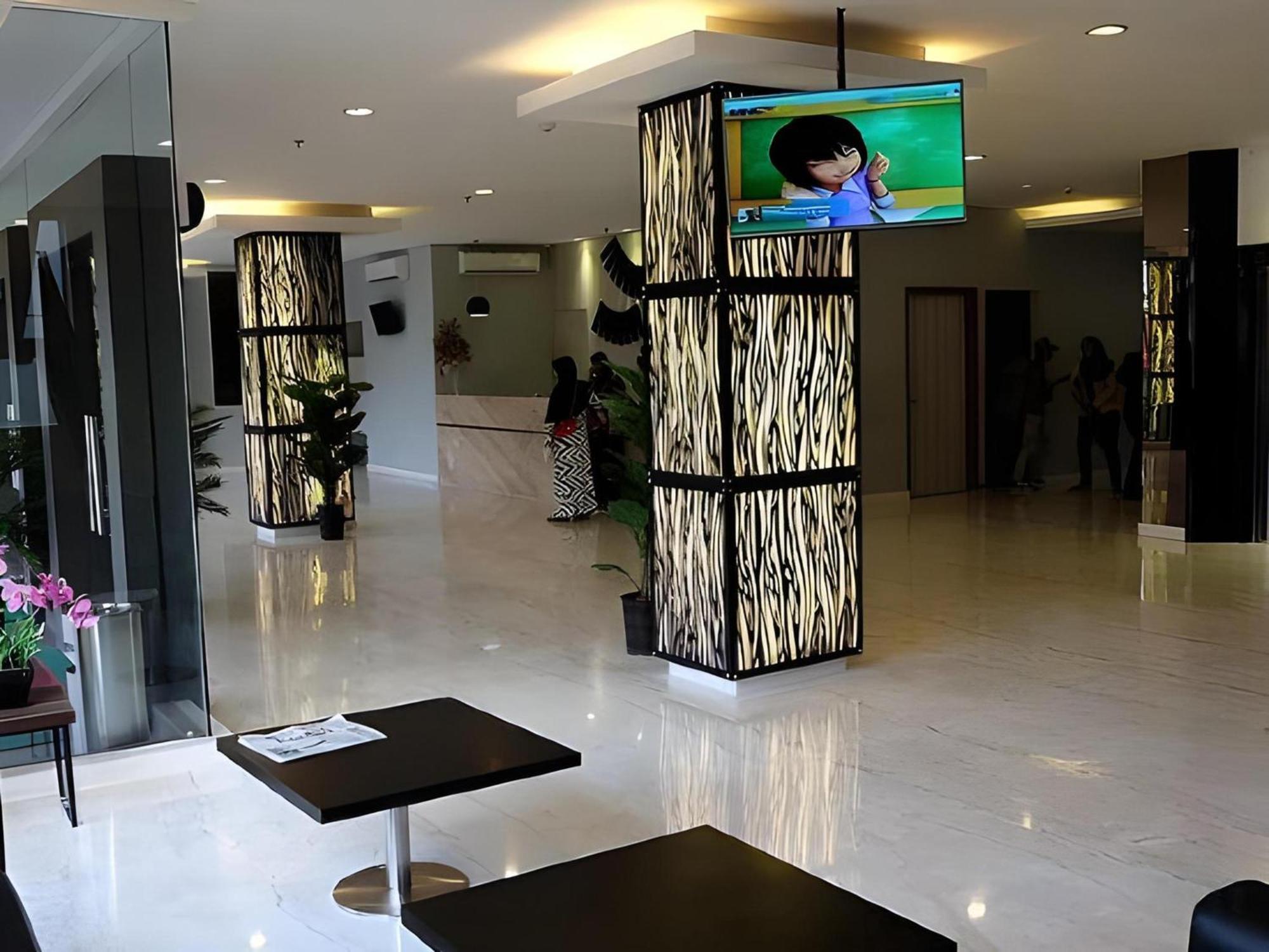 Super Oyo Townhouse Oak Hotel Fiducia Serpong Eksteriør bilde