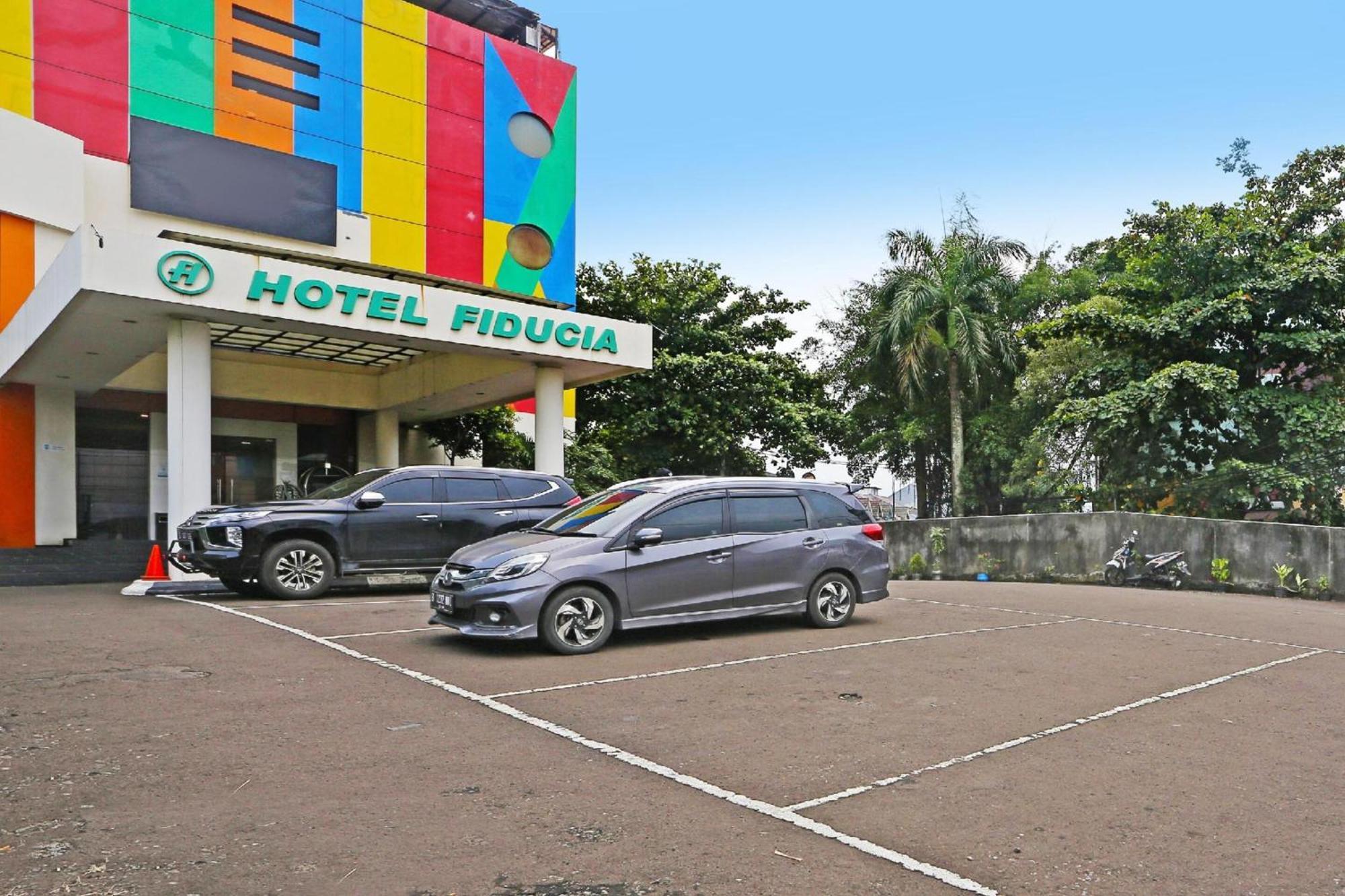 Super Oyo Townhouse Oak Hotel Fiducia Serpong Eksteriør bilde