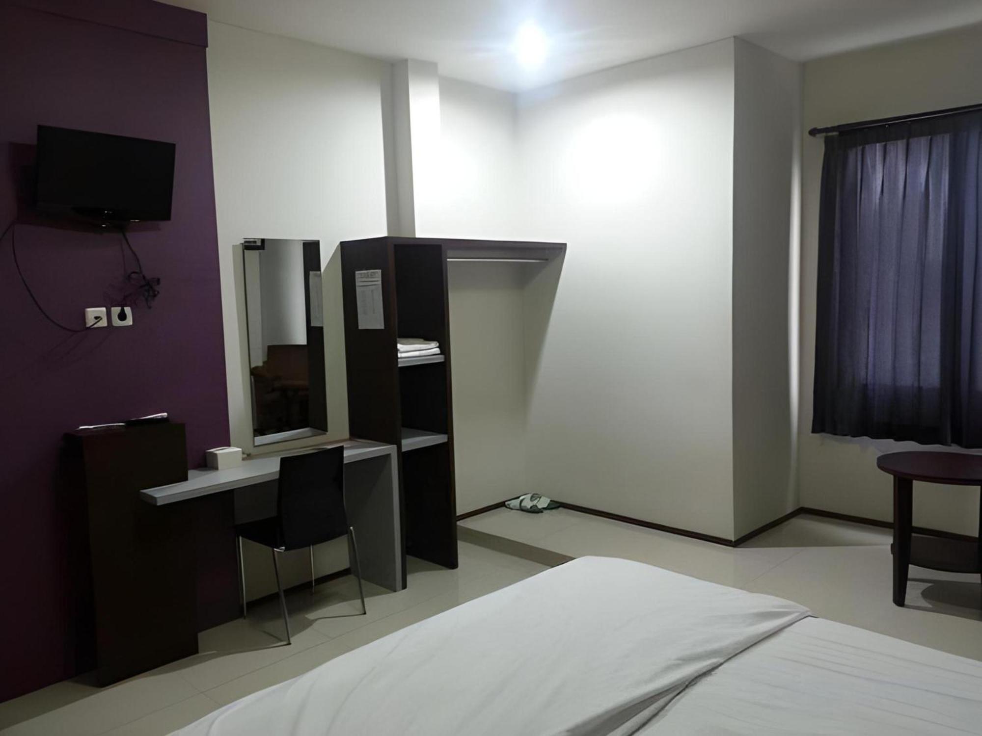 Super Oyo Townhouse Oak Hotel Fiducia Serpong Eksteriør bilde