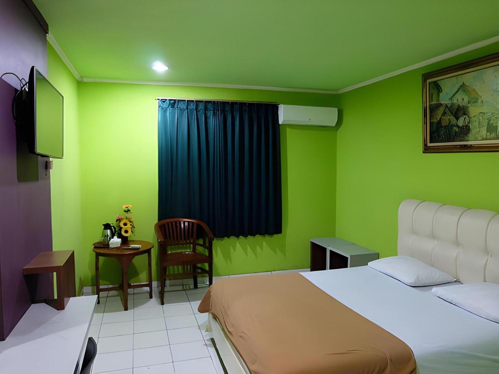 Super Oyo Townhouse Oak Hotel Fiducia Serpong Eksteriør bilde