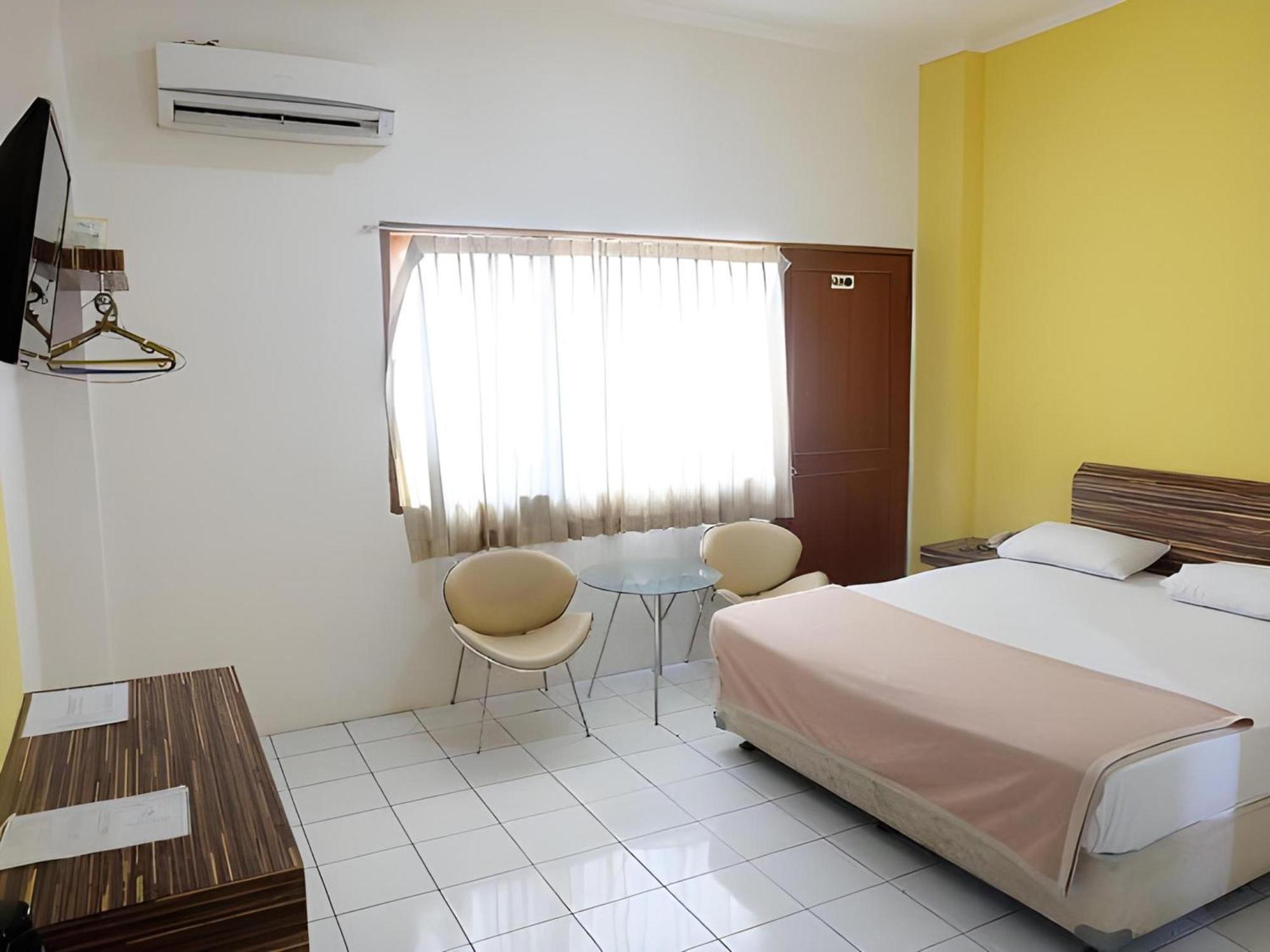 Super Oyo Townhouse Oak Hotel Fiducia Serpong Eksteriør bilde