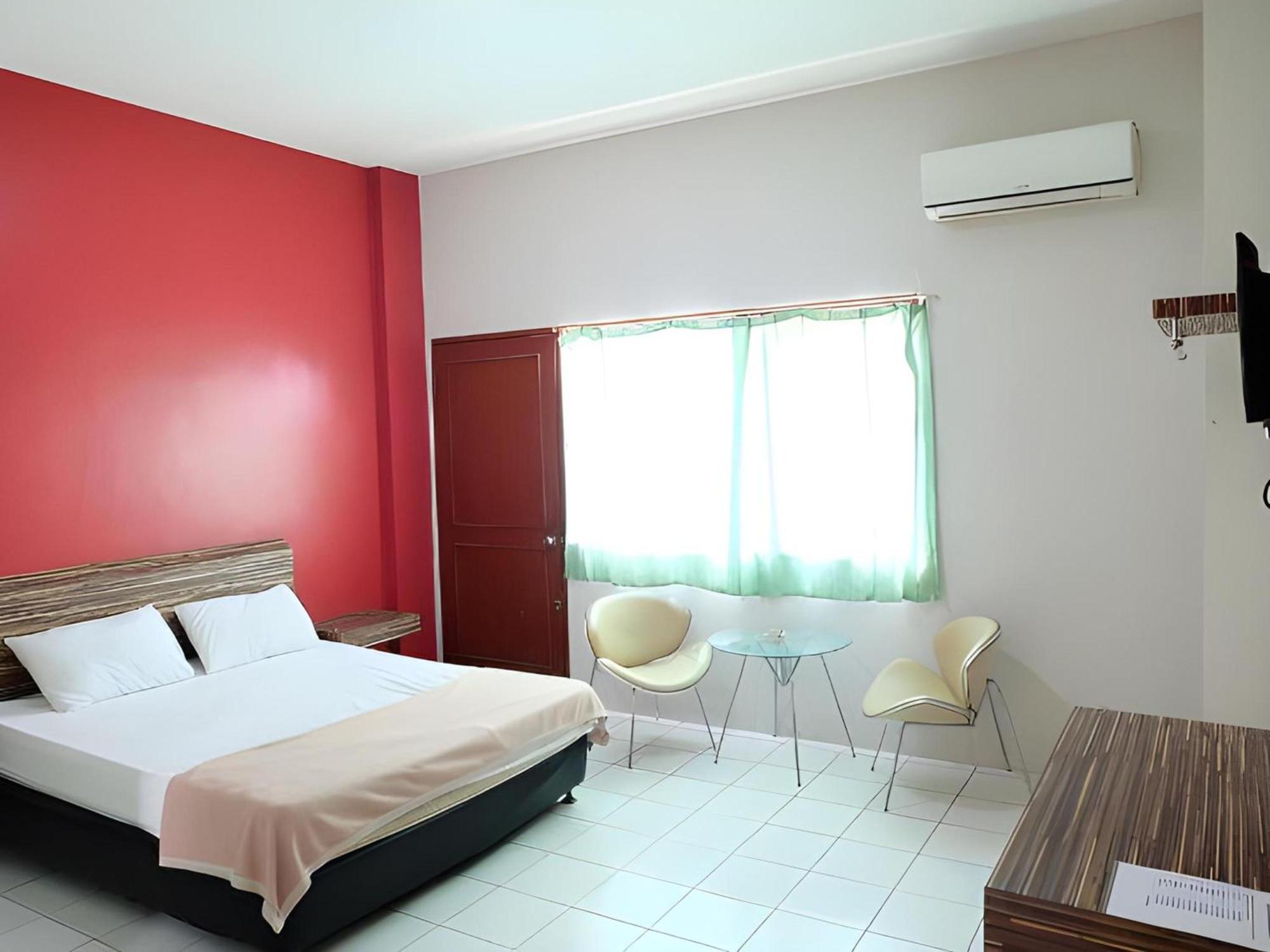 Super Oyo Townhouse Oak Hotel Fiducia Serpong Eksteriør bilde