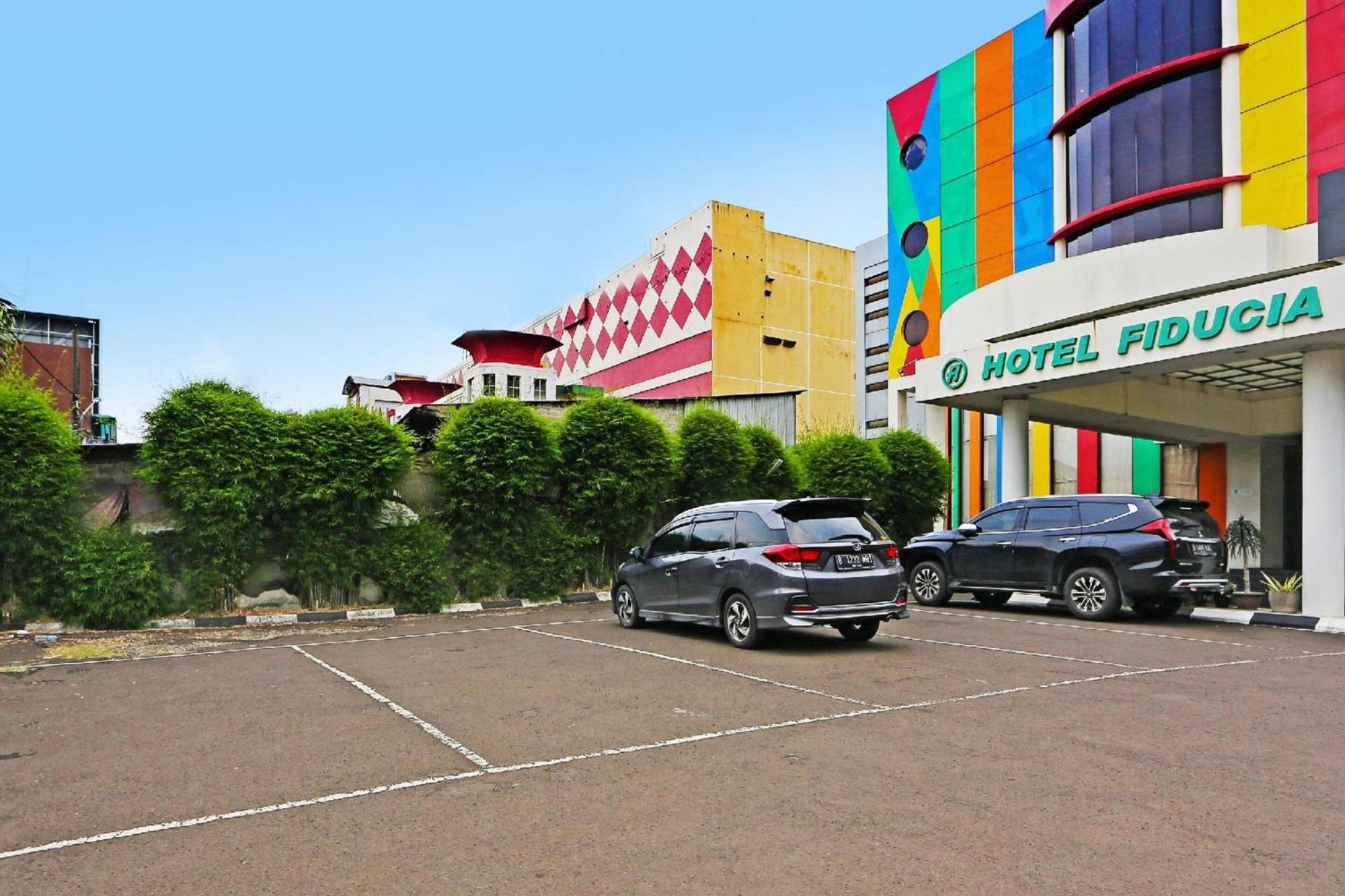 Super Oyo Townhouse Oak Hotel Fiducia Serpong Eksteriør bilde