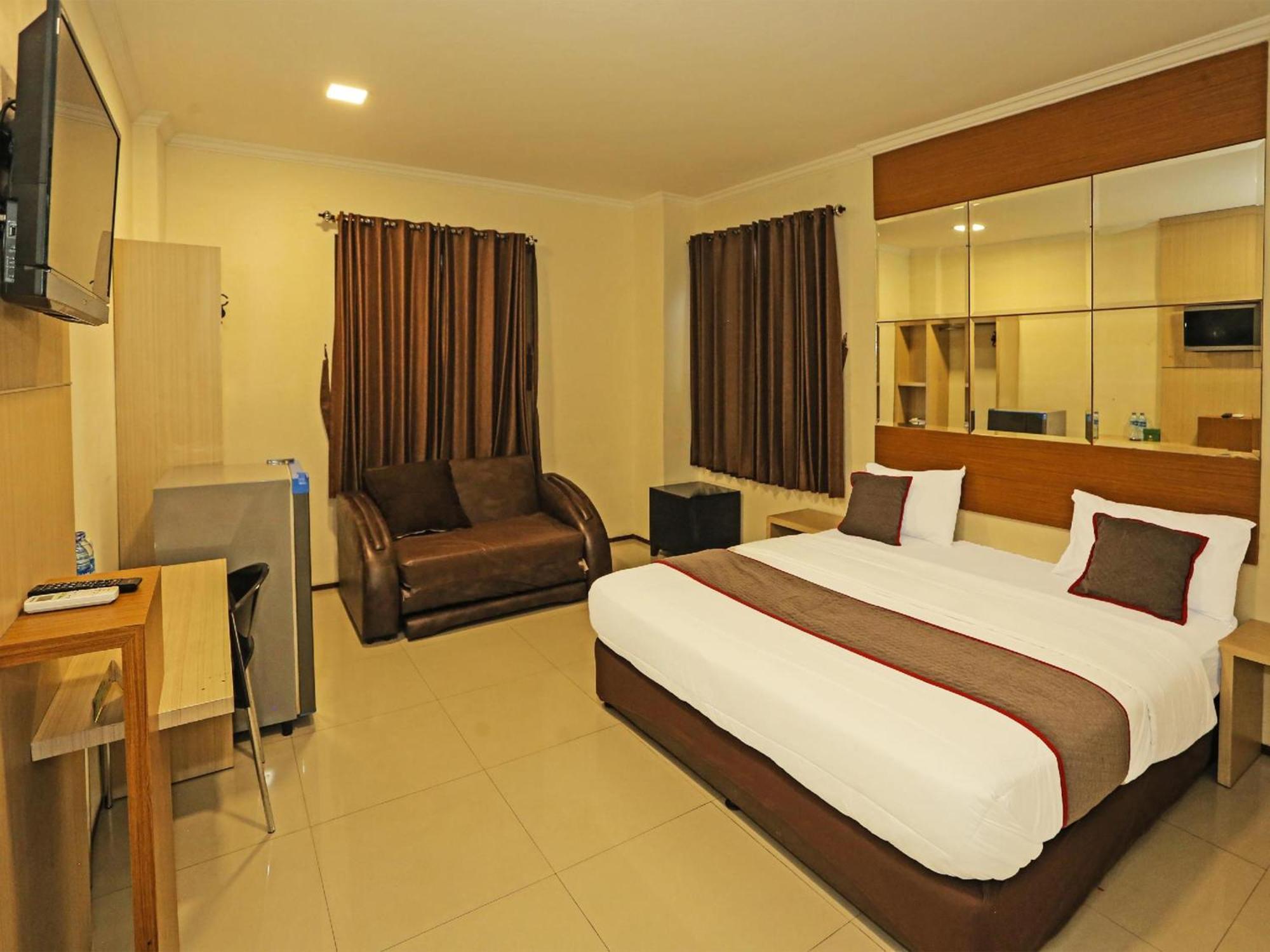 Super Oyo Townhouse Oak Hotel Fiducia Serpong Eksteriør bilde
