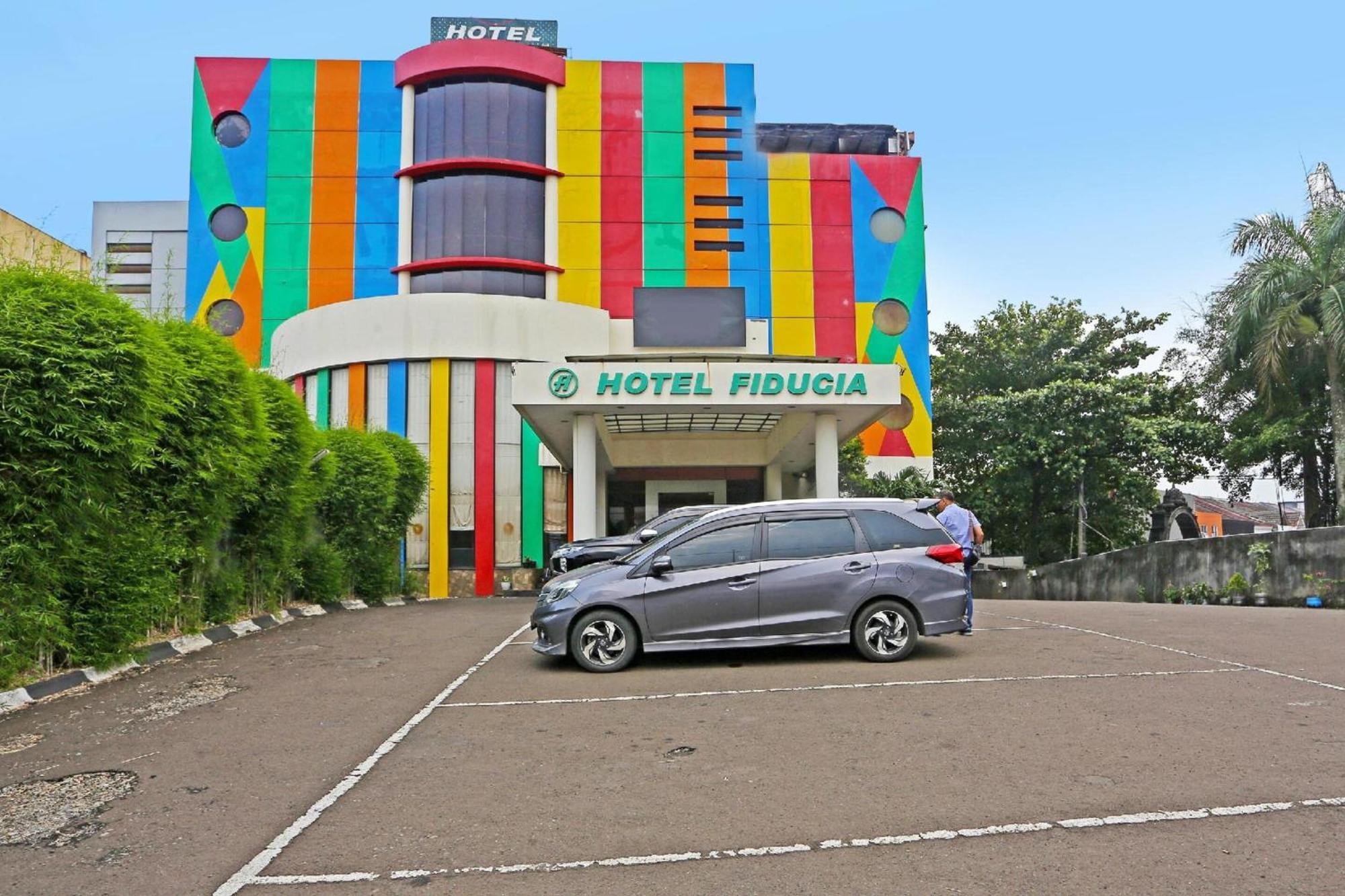 Super Oyo Townhouse Oak Hotel Fiducia Serpong Eksteriør bilde