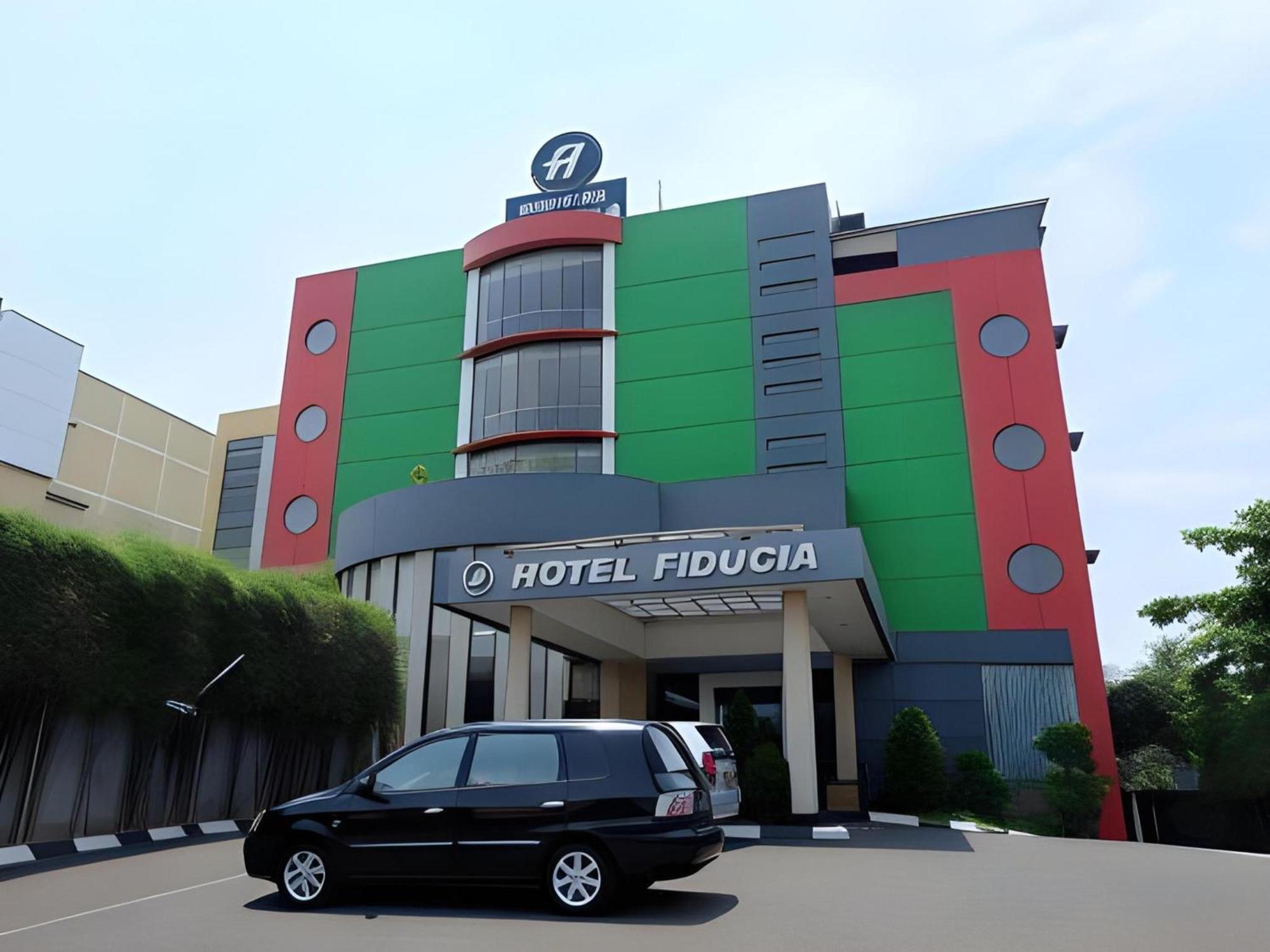 Super Oyo Townhouse Oak Hotel Fiducia Serpong Eksteriør bilde