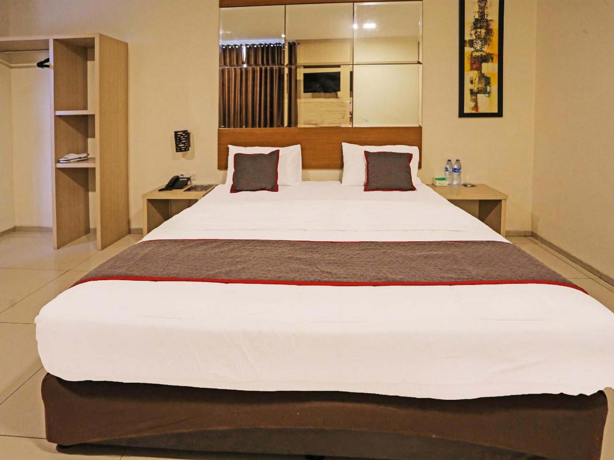 Super Oyo Townhouse Oak Hotel Fiducia Serpong Eksteriør bilde
