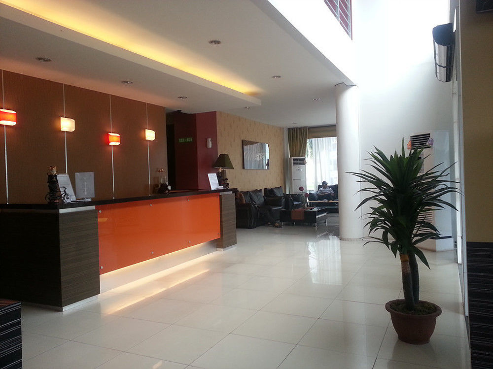 Super Oyo Townhouse Oak Hotel Fiducia Serpong Eksteriør bilde