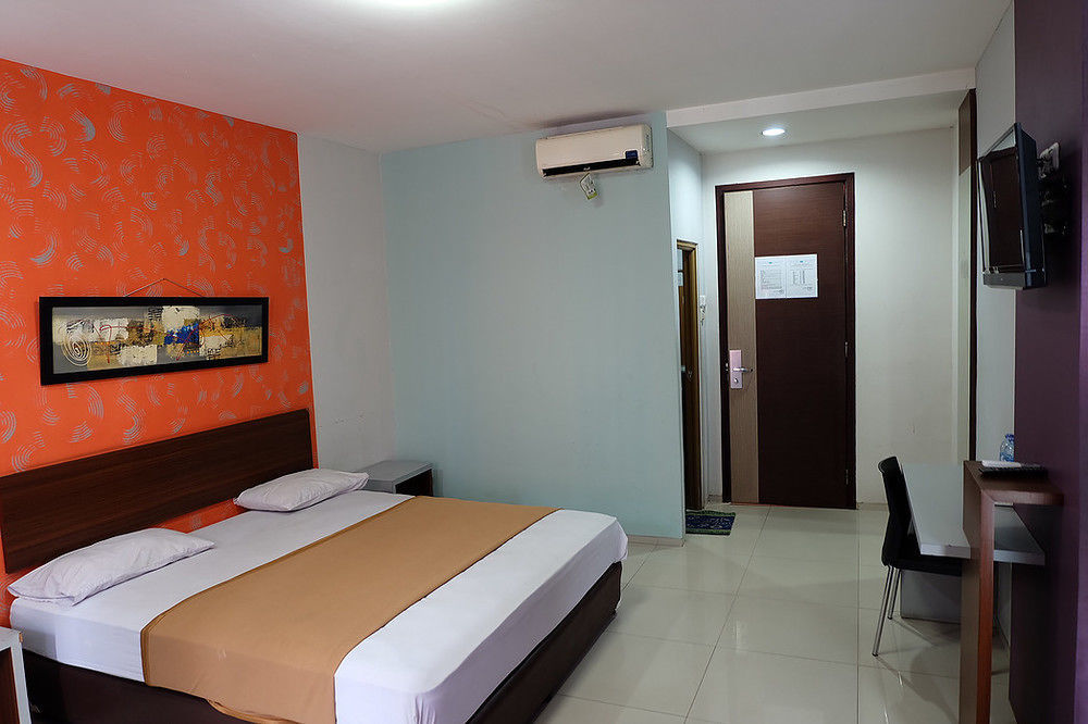 Super Oyo Townhouse Oak Hotel Fiducia Serpong Eksteriør bilde
