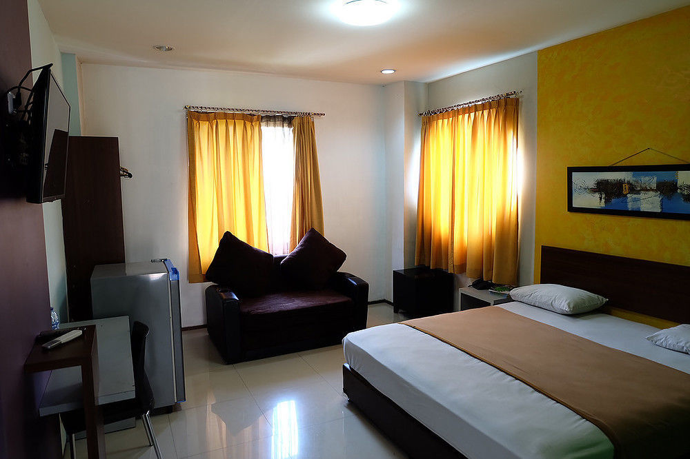 Super Oyo Townhouse Oak Hotel Fiducia Serpong Eksteriør bilde